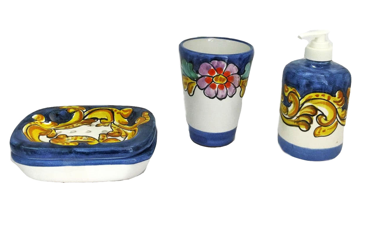 Set accessori bagno. Ceramica di Vietri dipinta a mano.